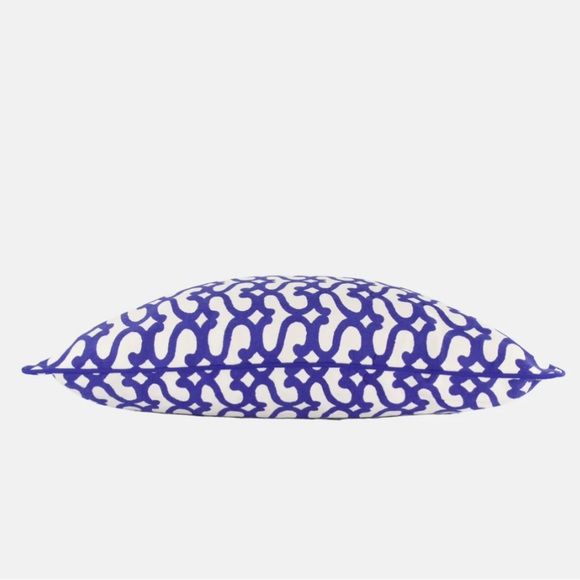 💙💙ROLLER RABBIT BLUE CATA DECORATIVE PILLOW 18X18 WITH INSERT💙💙 - Picture 5 of 5